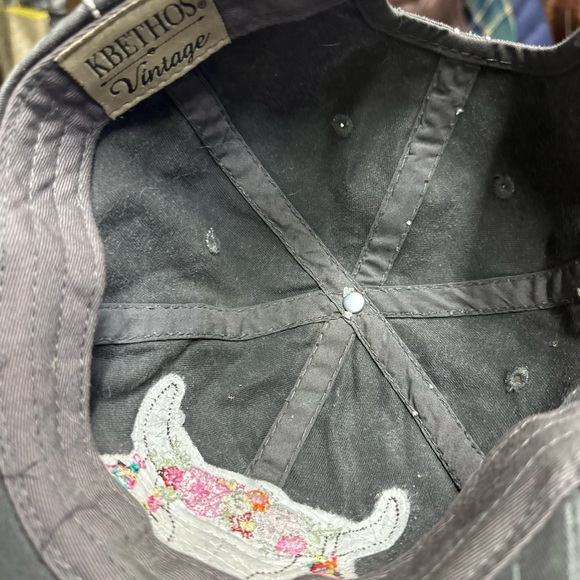KBETHOS Vintage Black Cap with Floral Bull Skull Patch - Picture 3 of 3